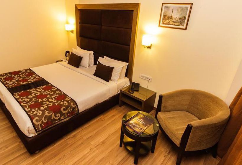 Hotel Oyo Premium Vastrapur Lake 18