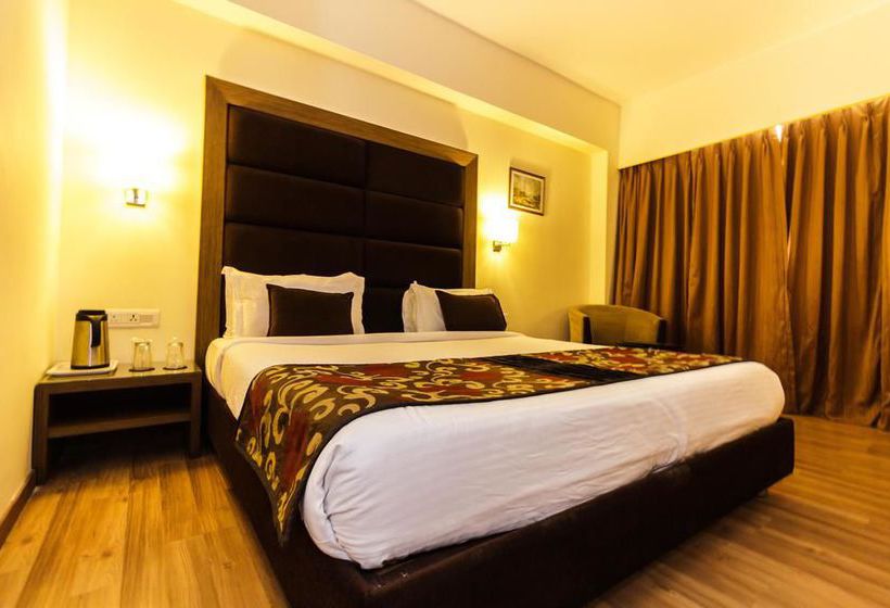 Hotel Oyo Premium Vastrapur Lake 8