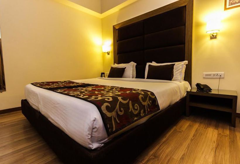 Hotel Oyo Premium Vastrapur Lake 9