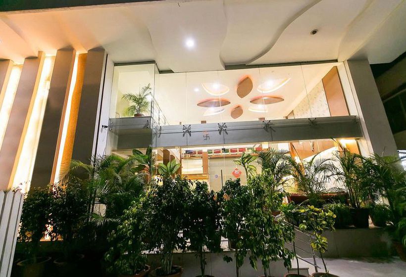 Resort Zo Rooms Amrit Tukoganj 10