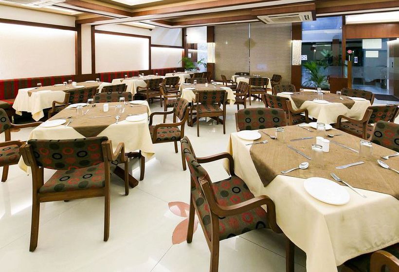 Resort Zo Rooms Amrit Tukoganj 13