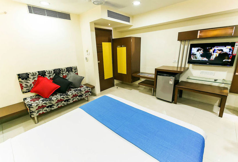 Resort Zo Rooms Amrit Tukoganj 17