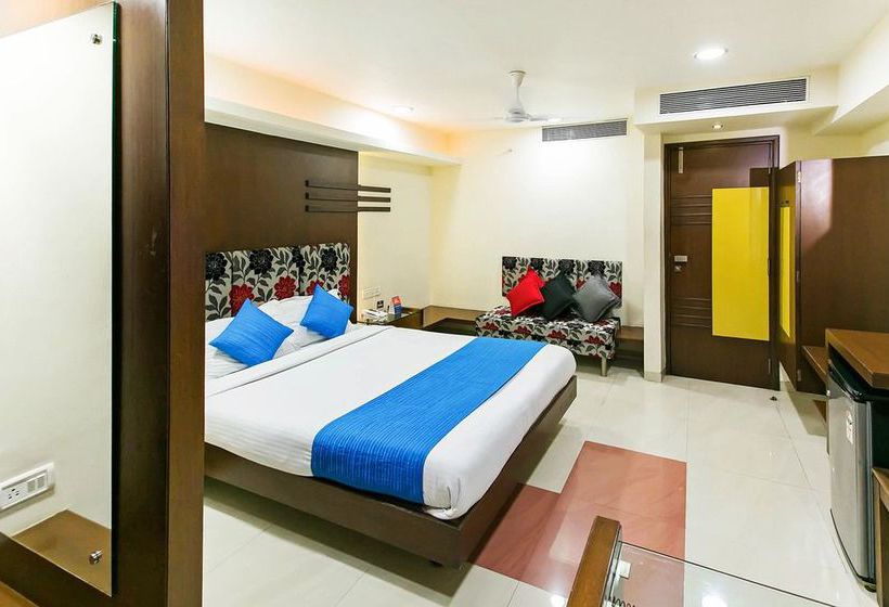 Resort Zo Rooms Amrit Tukoganj 19