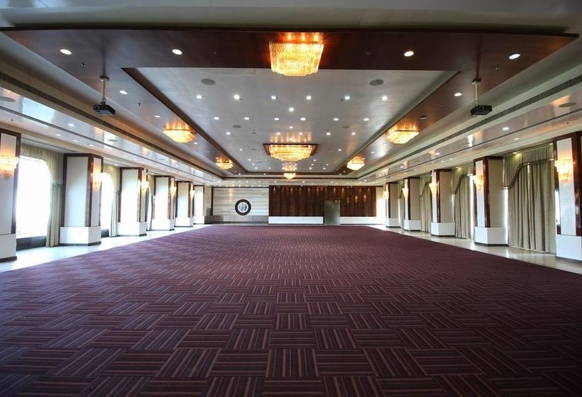 Hotel Oyo Premium Sola Sg Highway 2