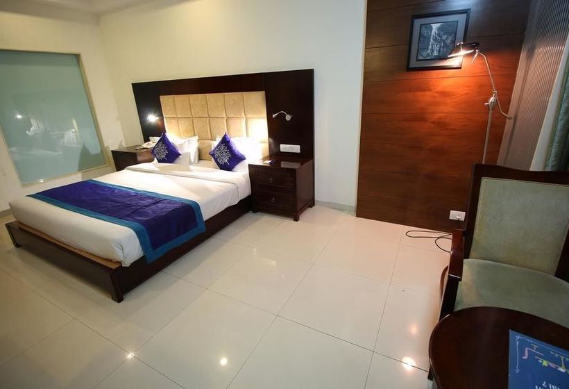 Hotel Oyo Premium Sola Sg Highway 8