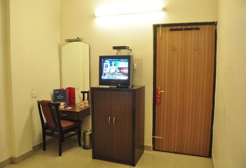 Hotel Oyo Rooms Regent Cinema Chowk 11
