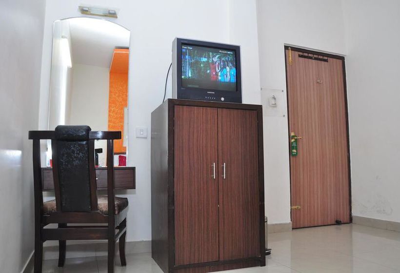 Hotel Oyo Rooms Regent Cinema Chowk 9