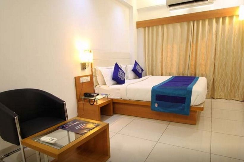 Hotel Oyo Premium Gandhi Ashram Road Ii