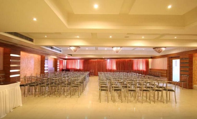 Hotel Oyo Premium Gandhi Ashram Road Ii 1