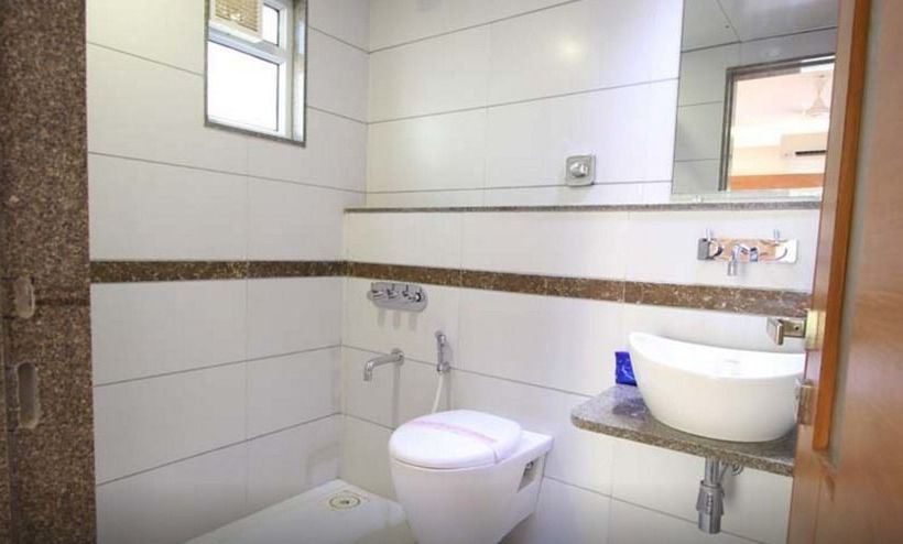 Hotel Oyo Premium Gandhi Ashram Road Ii 2