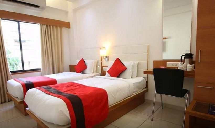 Hotel Oyo Premium Gandhi Ashram Road Ii 4