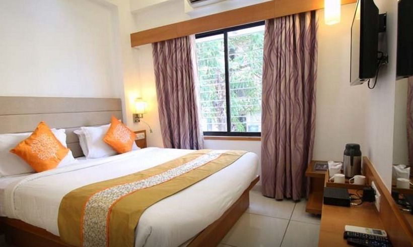 Hotel Oyo Premium Gandhi Ashram Road Ii 6