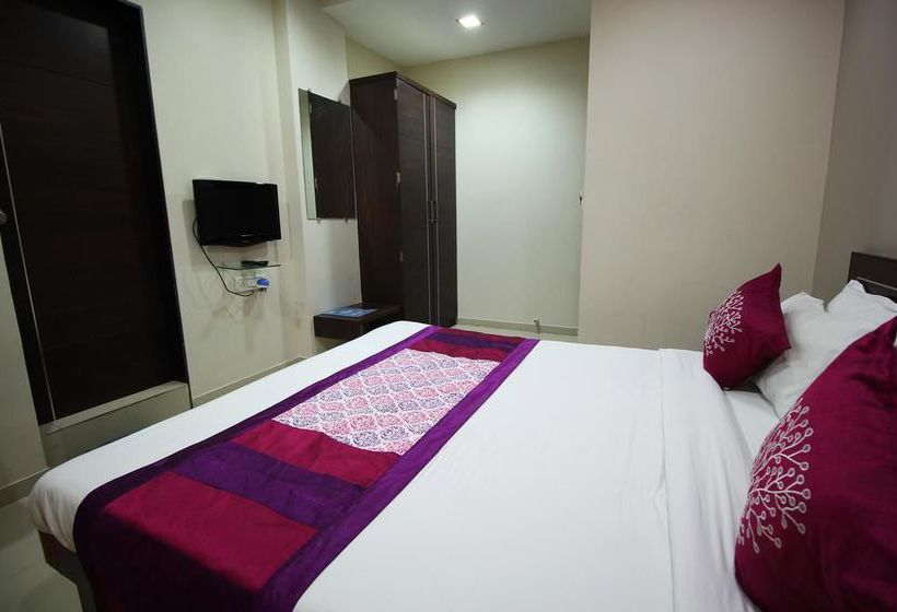 Hotel Oyo Rooms Iskcon Sg Highway Ii 17