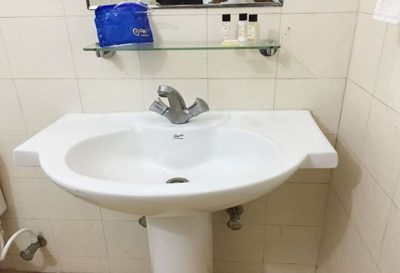 Hotel Oyo Premium Bhakti Vedanta Marg 1