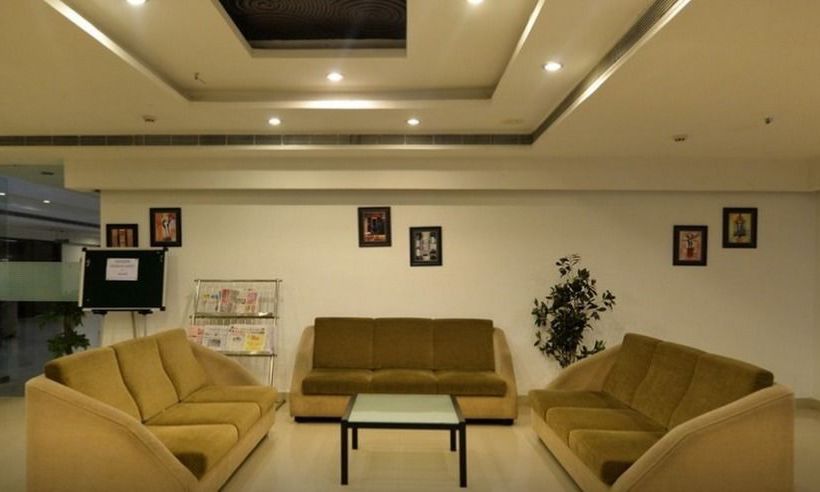 Hotel Oyo Premium Passport Office 8