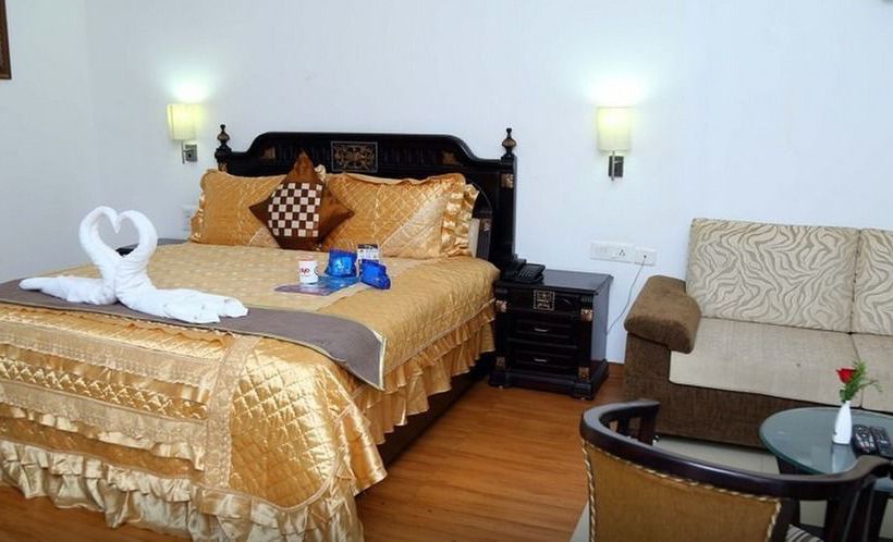 Hotel Oyo Premium Pappanamcode 6