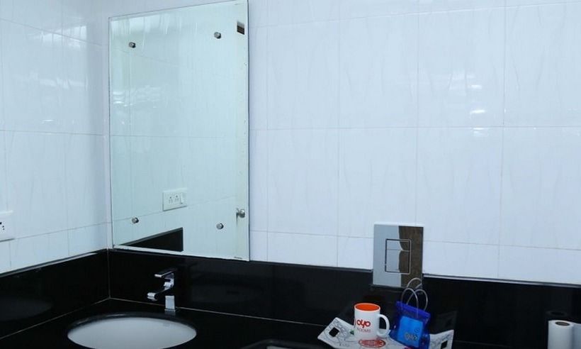 Hotel Oyo Premium Pappanamcode 7