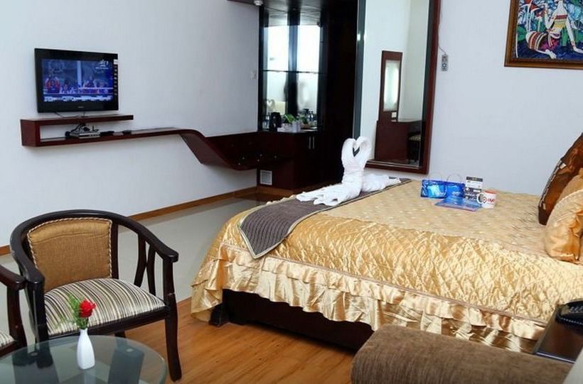 Hotel Oyo Premium Pappanamcode 8