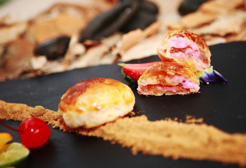 Hotel Proud Phuket 12