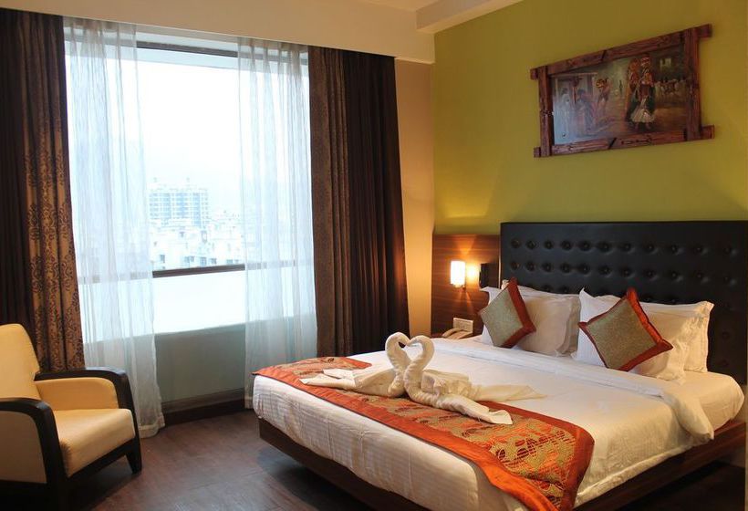 Hotel The Byke Suraj Plaza 6