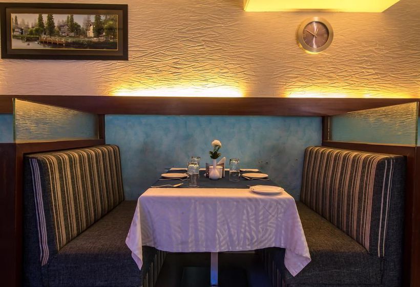 Hotel Oyo Premium Rtc Complex 4