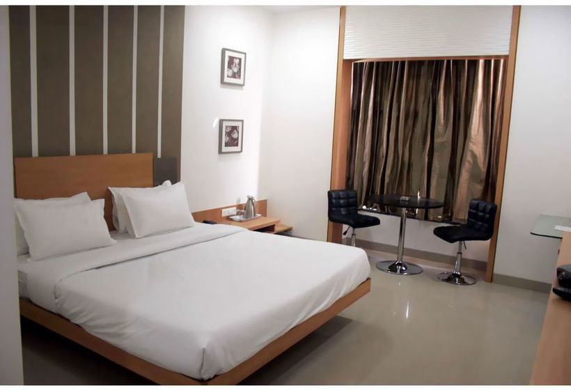Hotel Vista Rooms At Usmanpura 11