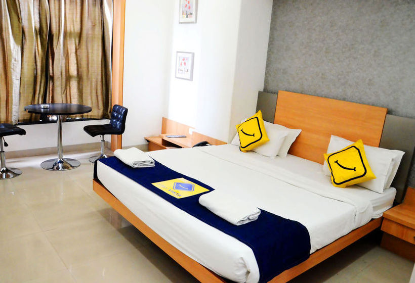 Hotel Vista Rooms At Usmanpura 12