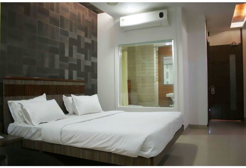 Hotel Vista Rooms At Usmanpura 6