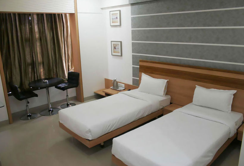 Hotel Vista Rooms At Usmanpura 8