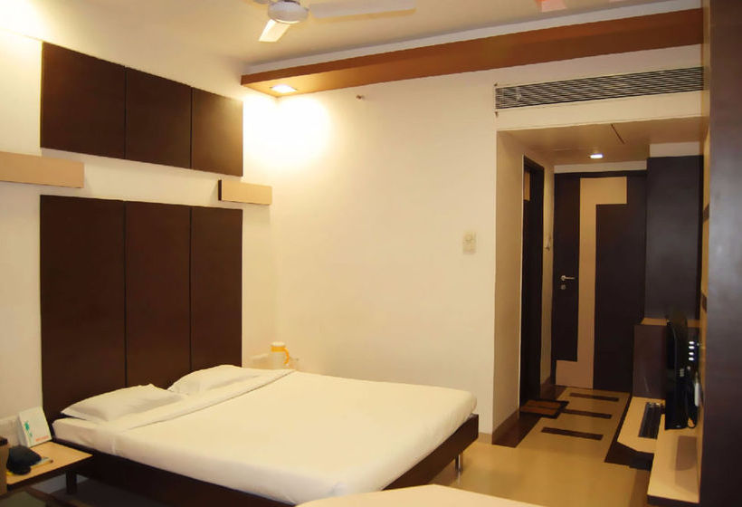 Hotel Vista Rooms At Dhar Road 1