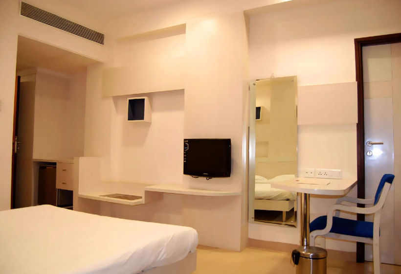 Hotel Vista Rooms At Dhar Road 11