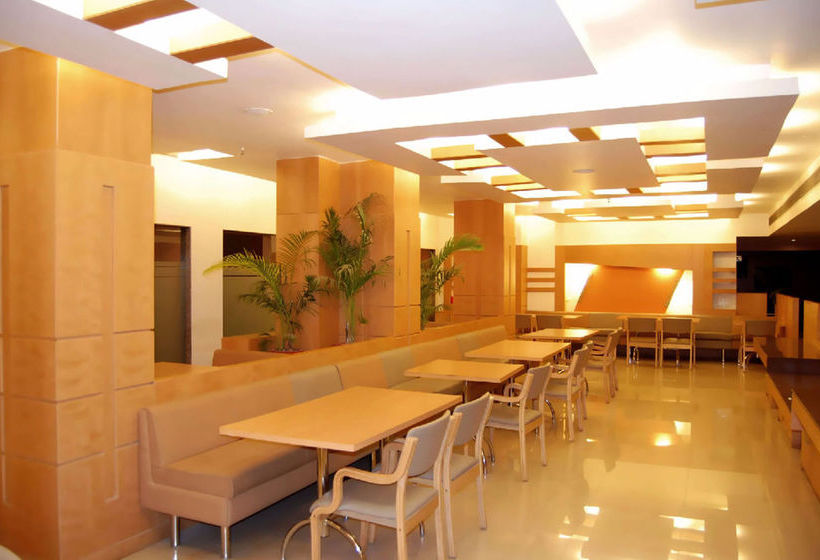 Hotel Vista Rooms At Dhar Road 2