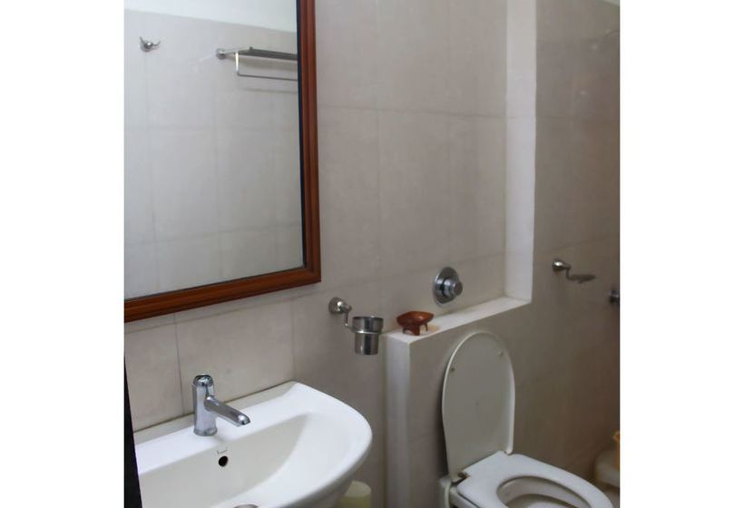 Hotel Vista Rooms At Kanchan Bagh 2