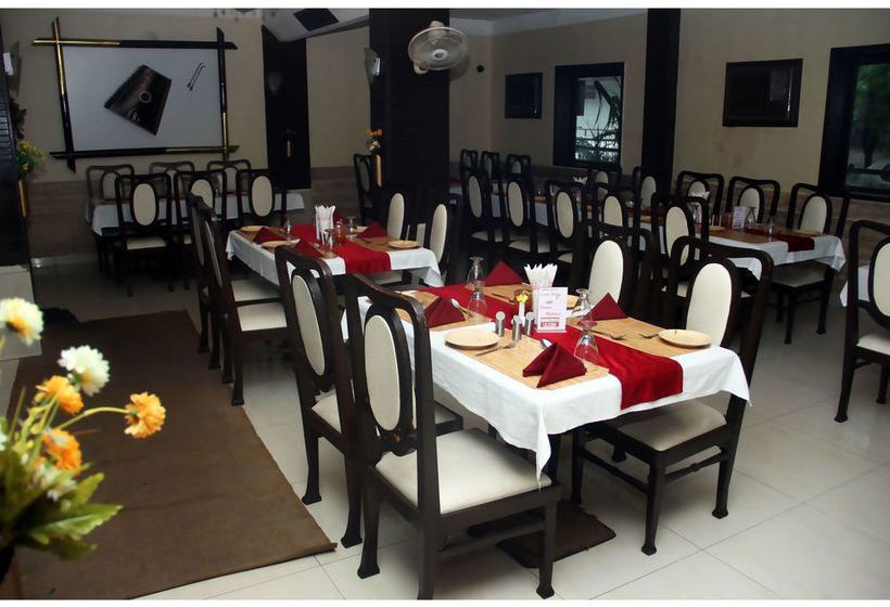 Hotel Vista Rooms At Kanchan Bagh 4