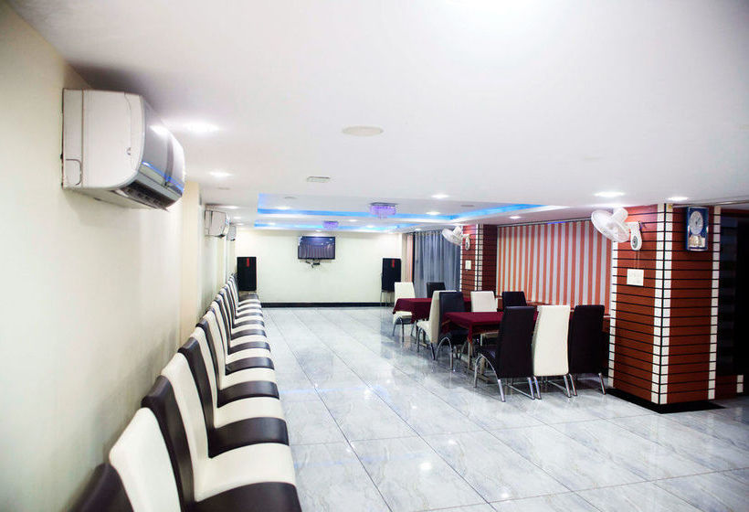 Hotel Vista Rooms At M.p Nagar 1