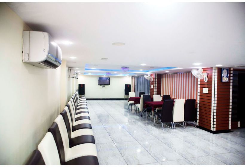Hotel Vista Rooms At M.p Nagar 4