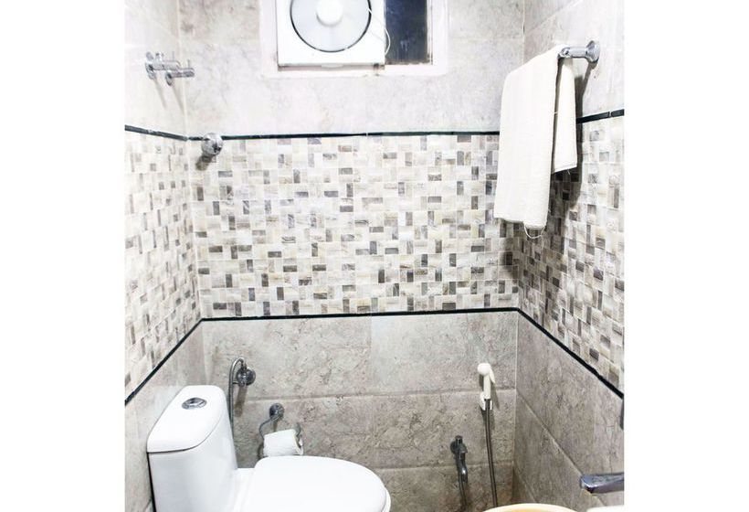 Hotel Vista Rooms At M.p Nagar 8