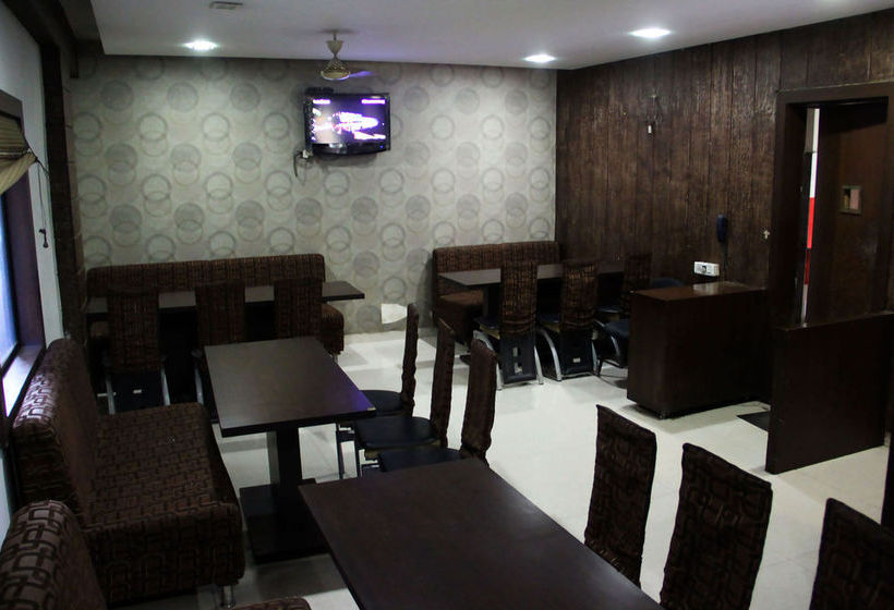 Hotel Vista Rooms At Bapu Gandhi Nagar 6