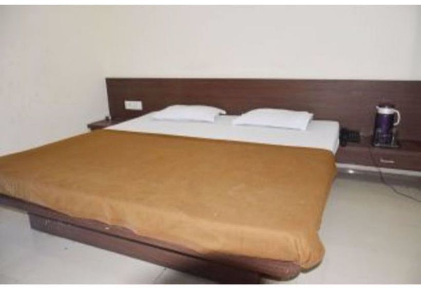 Hotel Vista Rooms At Bapu Gandhi Nagar 9