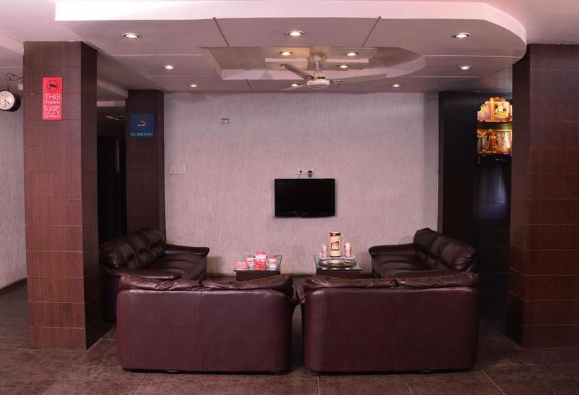 Hotel Oyo Rooms Kasim Gali Station Road 1