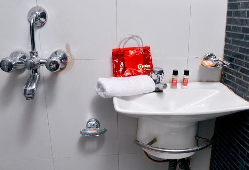 Hotel Oyo Rooms Kasim Gali Station Road 5