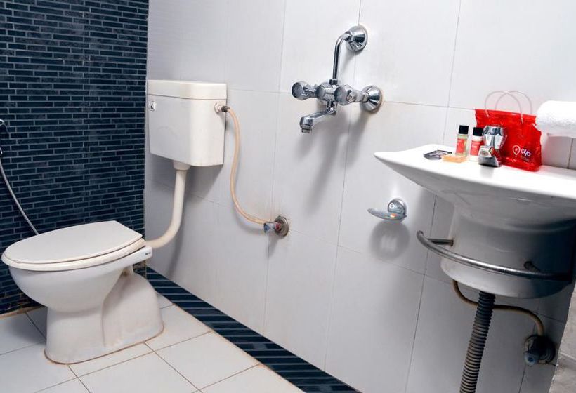 Hotel Oyo Rooms Kasim Gali Station Road 6