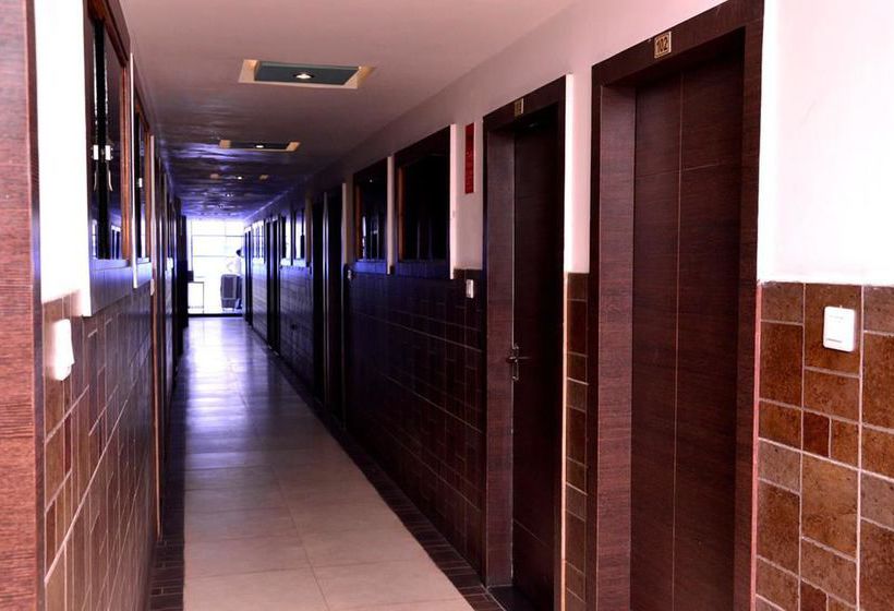 Hotel Oyo Rooms Kasim Gali Station Road 7