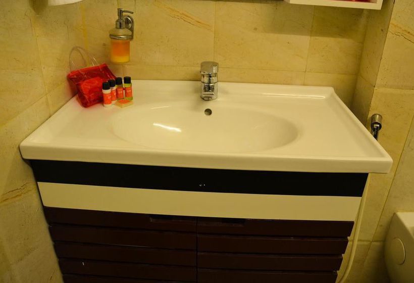 Hotel Oyo Rooms Heritage Charbagh