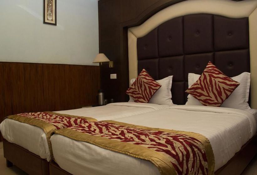 Hotel Oyo Premium Nayapalli Irc Village 8