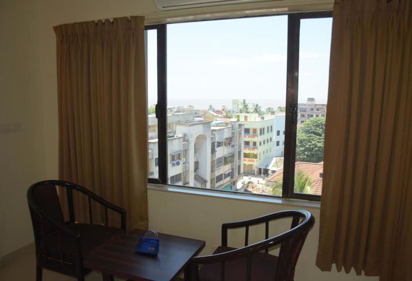 Hotel Oyo Premium Teen Batti Devka Road