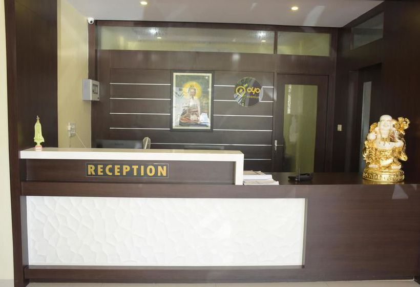 Hotel Oyo Premium Teen Batti Devka Road 13