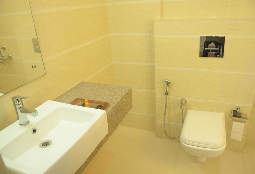 Hotel Oyo Premium Teen Batti Devka Road 4