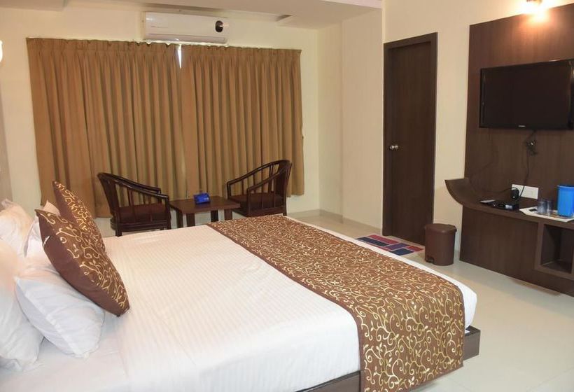 Hotel Oyo Premium Teen Batti Devka Road 7