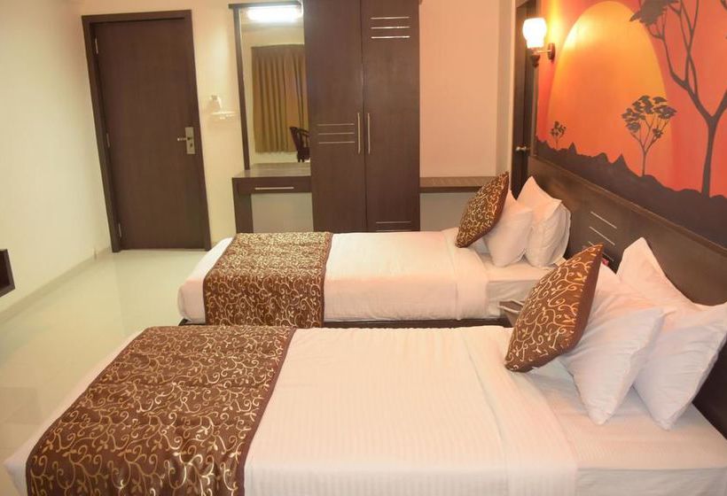 Hotel Oyo Premium Teen Batti Devka Road 8